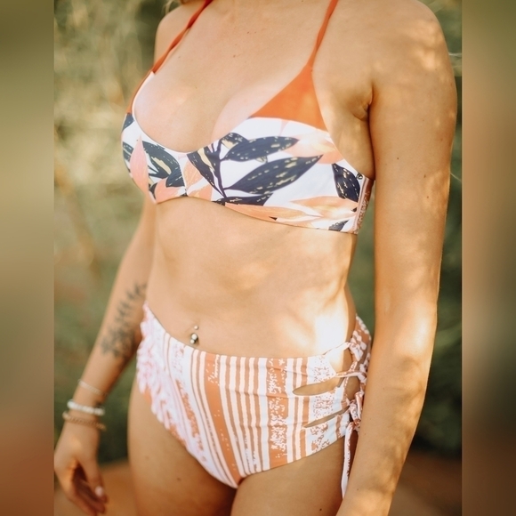 Freebie Bundle Bonus! Bikini, One Piece, High Waist,Tankini, Women's Swimsuit - Picture 7 of 9